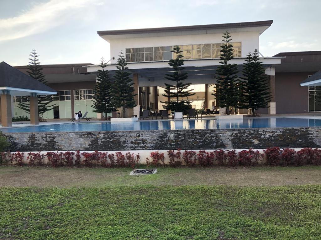 Smdc Tagaytay Taal Lake Condo Cook Netflix No Balcony No Free Parking Тагайтай Экстерьер фото